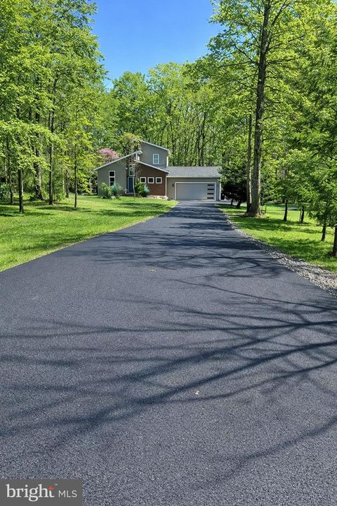 Photo of 1209 Lakeview Parkway, LOCUST GROVE, VA 22508 (MLS # VAOR2013568)