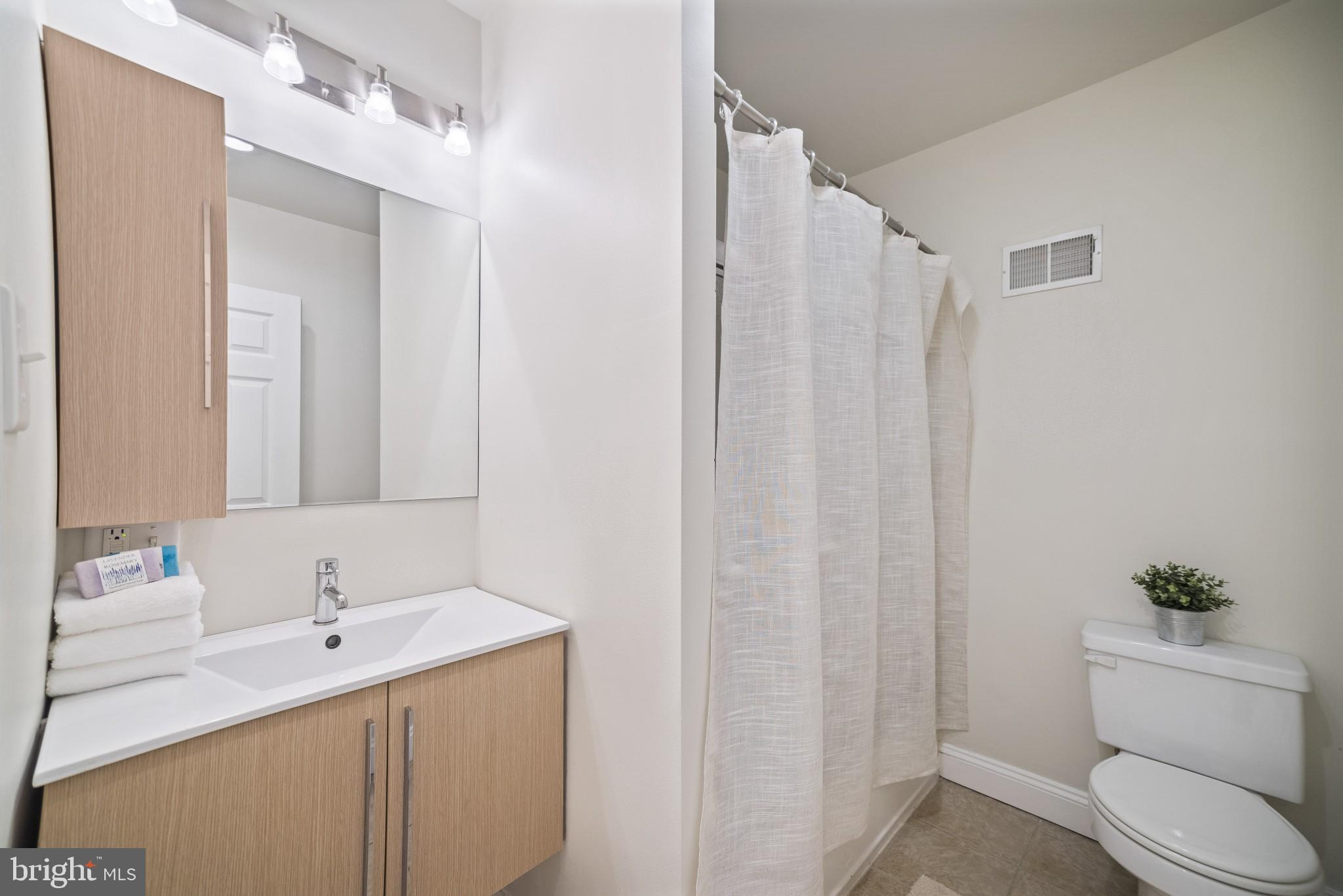 GRADUATE HOSPITAL - Residential Lease