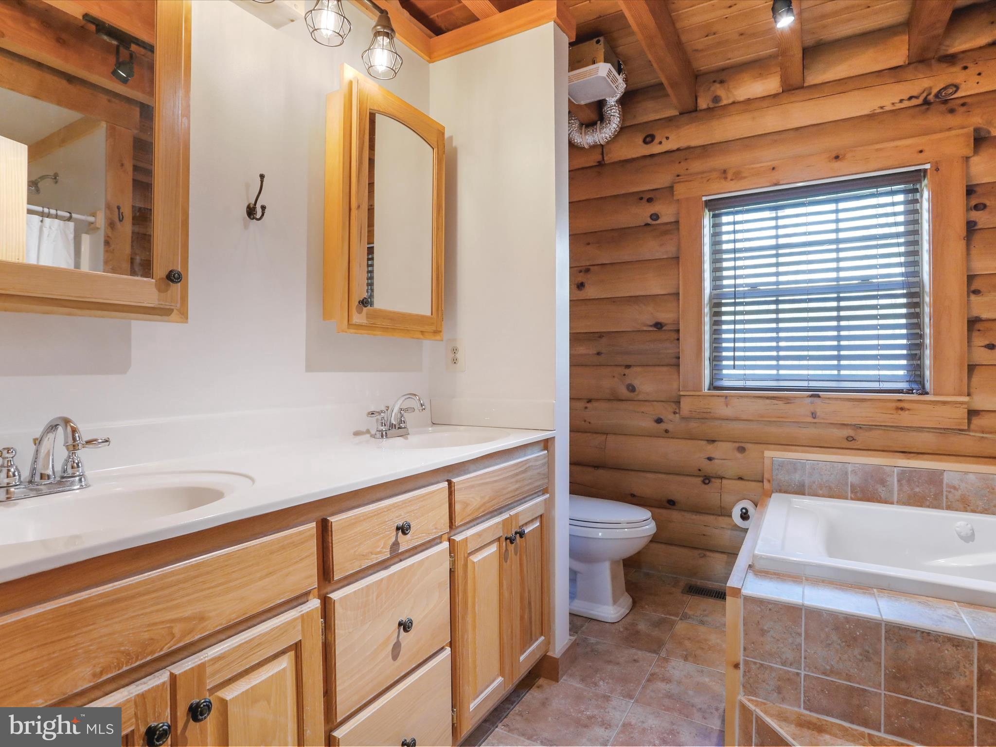 MOUNT LEVELS FARMS - Residential