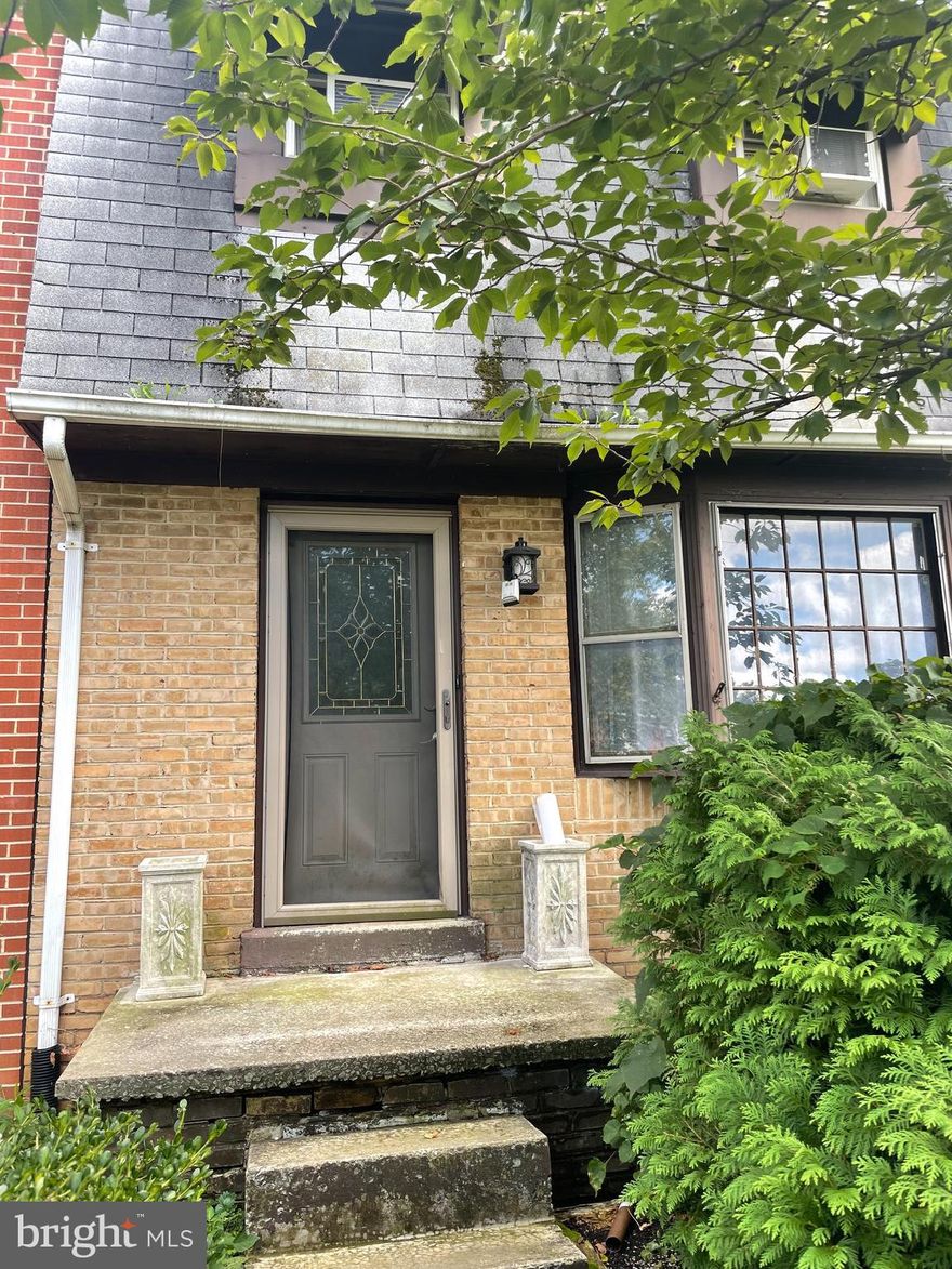 Great property for the savvy investor! 
3 bedroom townhome in highly sought after Middletown, Maryland. This is a rare opportunity for investors in this market and you don't want to miss it! Home is priced accordingly for the work that needs to be completed.  The potential for a flip or rental is huge!
Conventional, FHA and VA will not be approved.