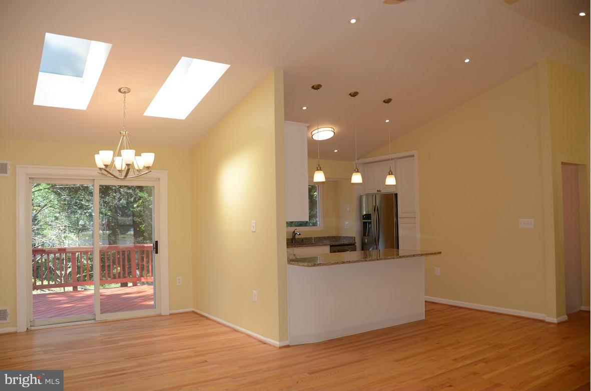 BURKE STATION SQUARE - Residential