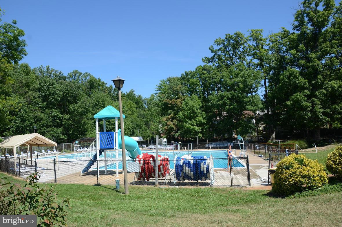 BURKE STATION SQUARE - Residential