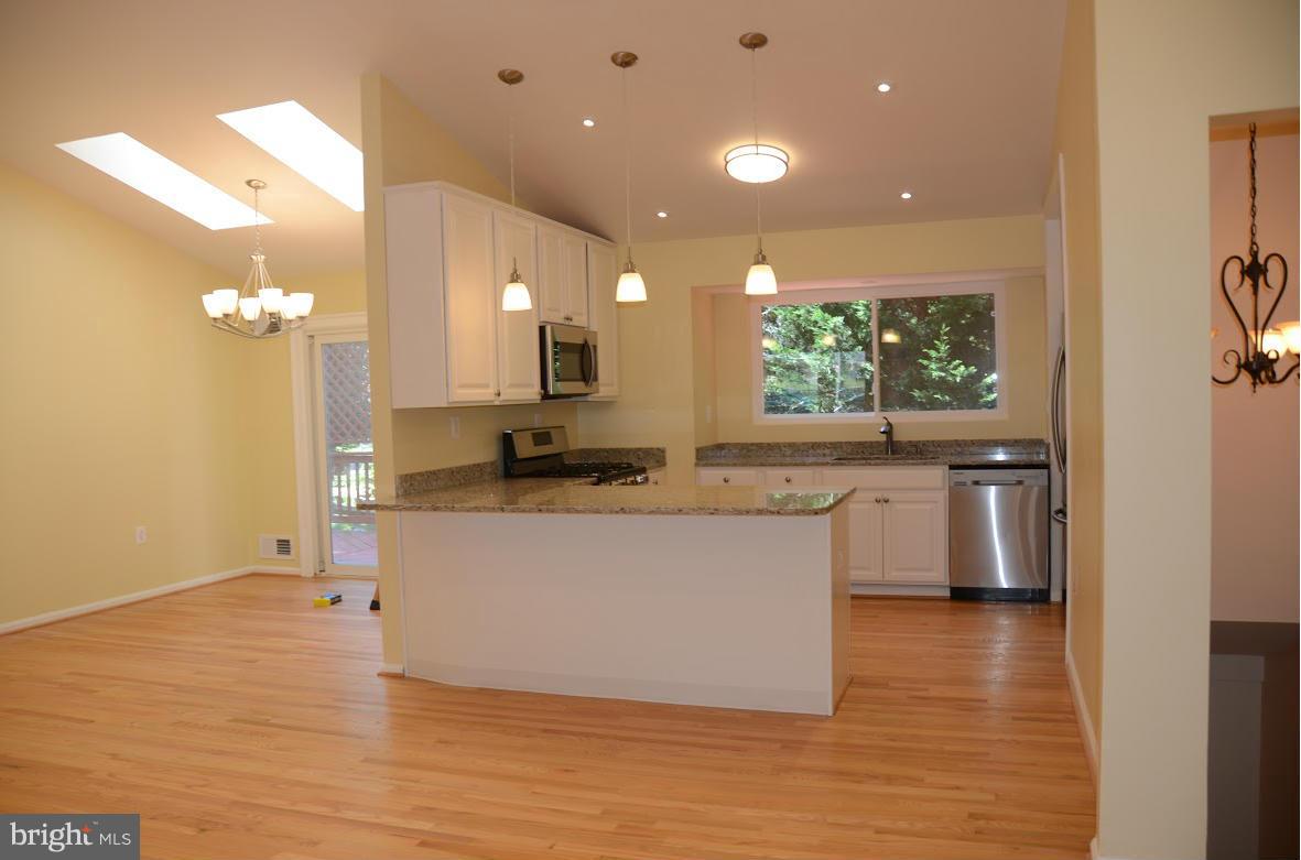 BURKE STATION SQUARE - Residential