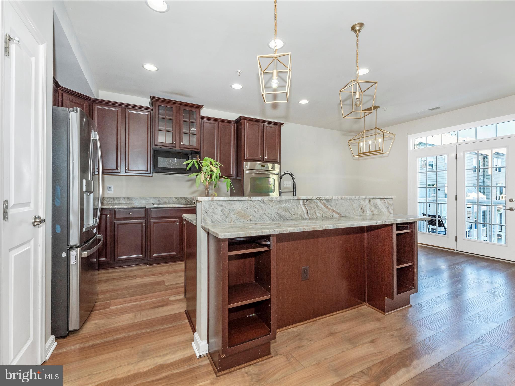 MARKET SQUARE - Residential Lease