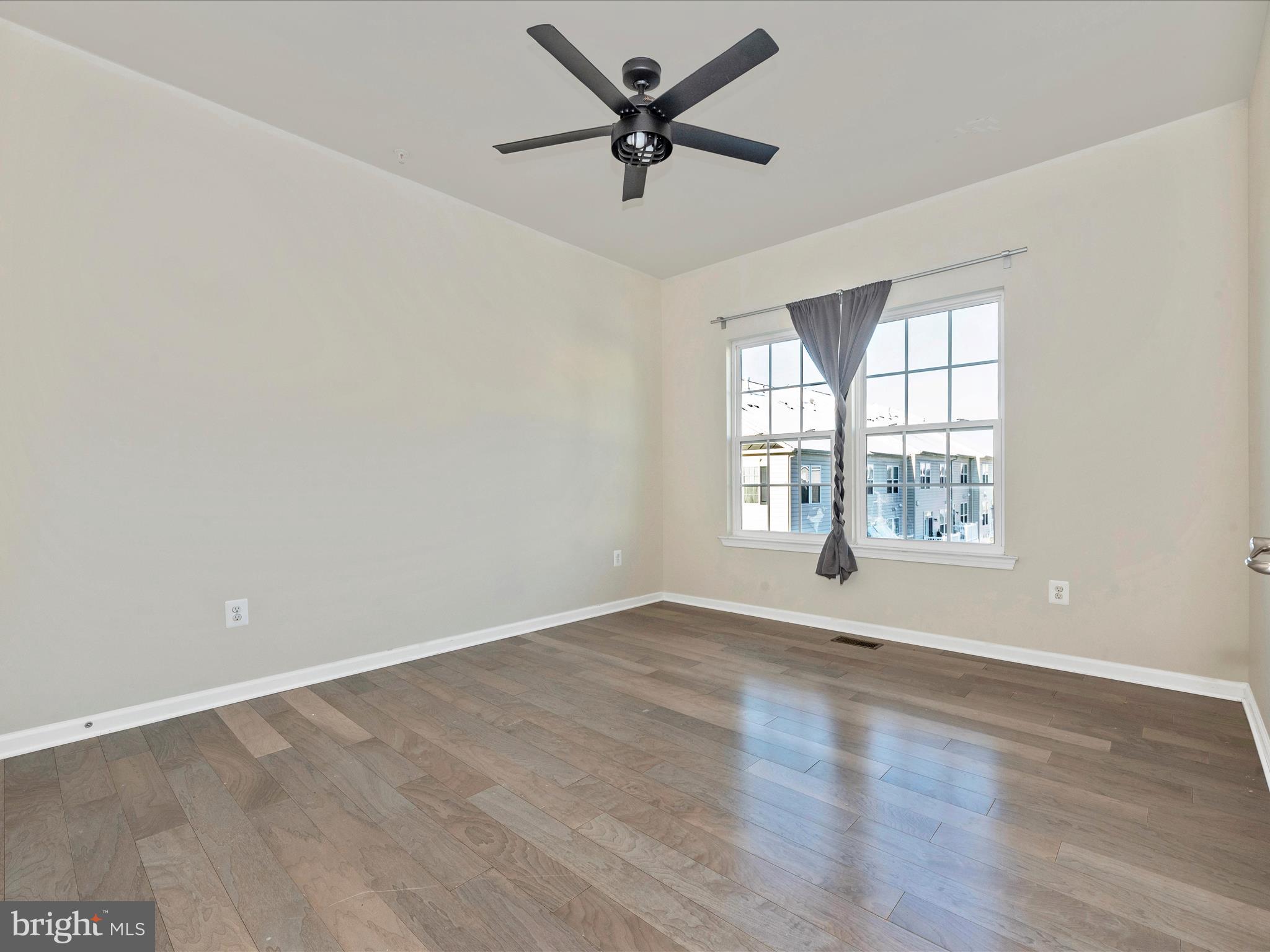 MARKET SQUARE - Residential Lease