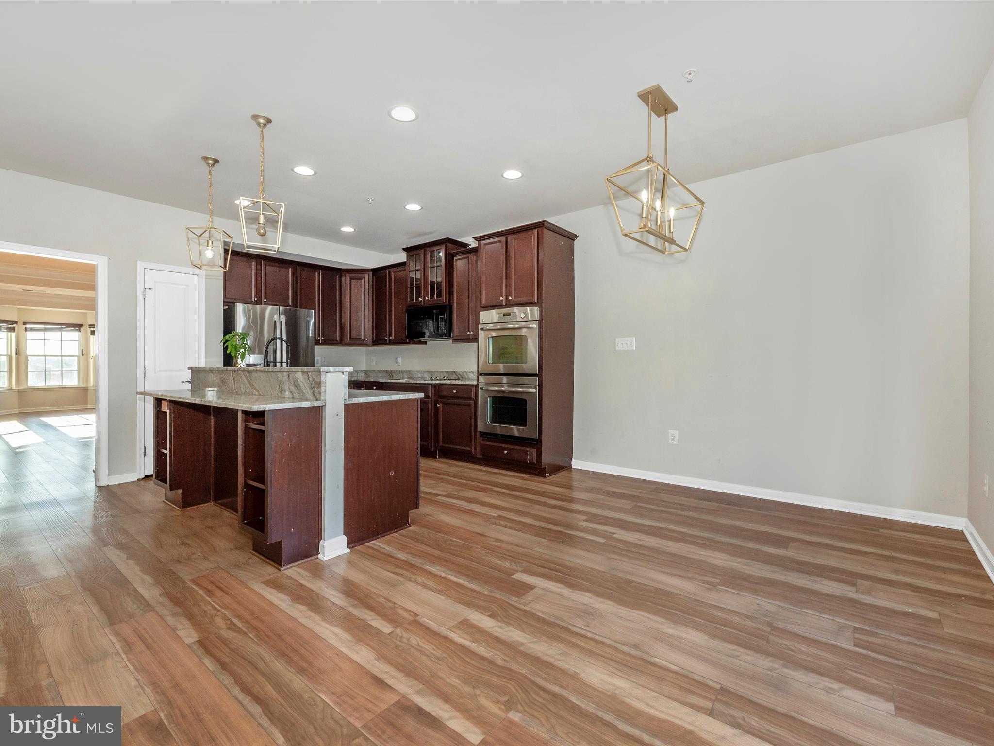 MARKET SQUARE - Residential Lease