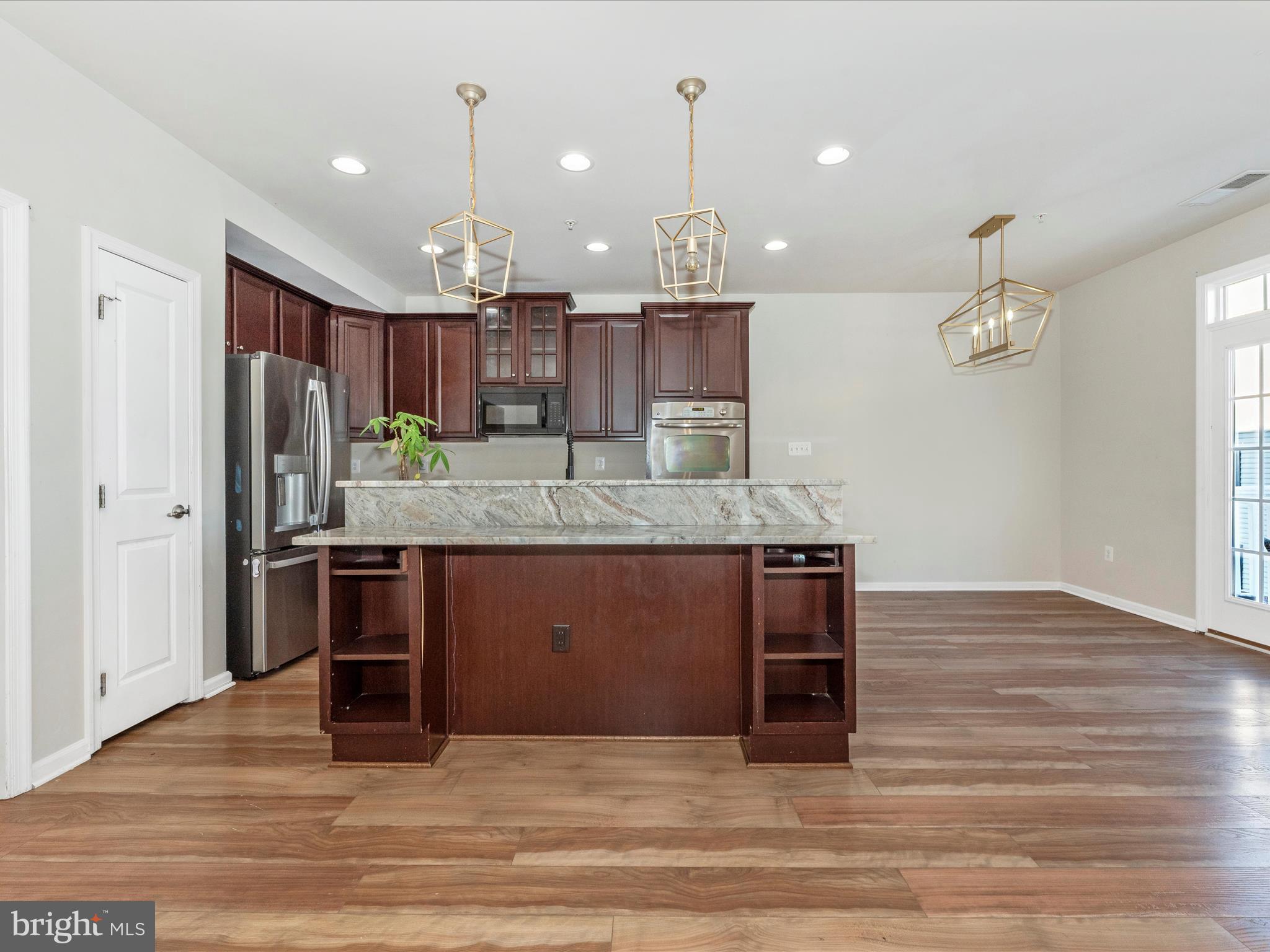 MARKET SQUARE - Residential Lease