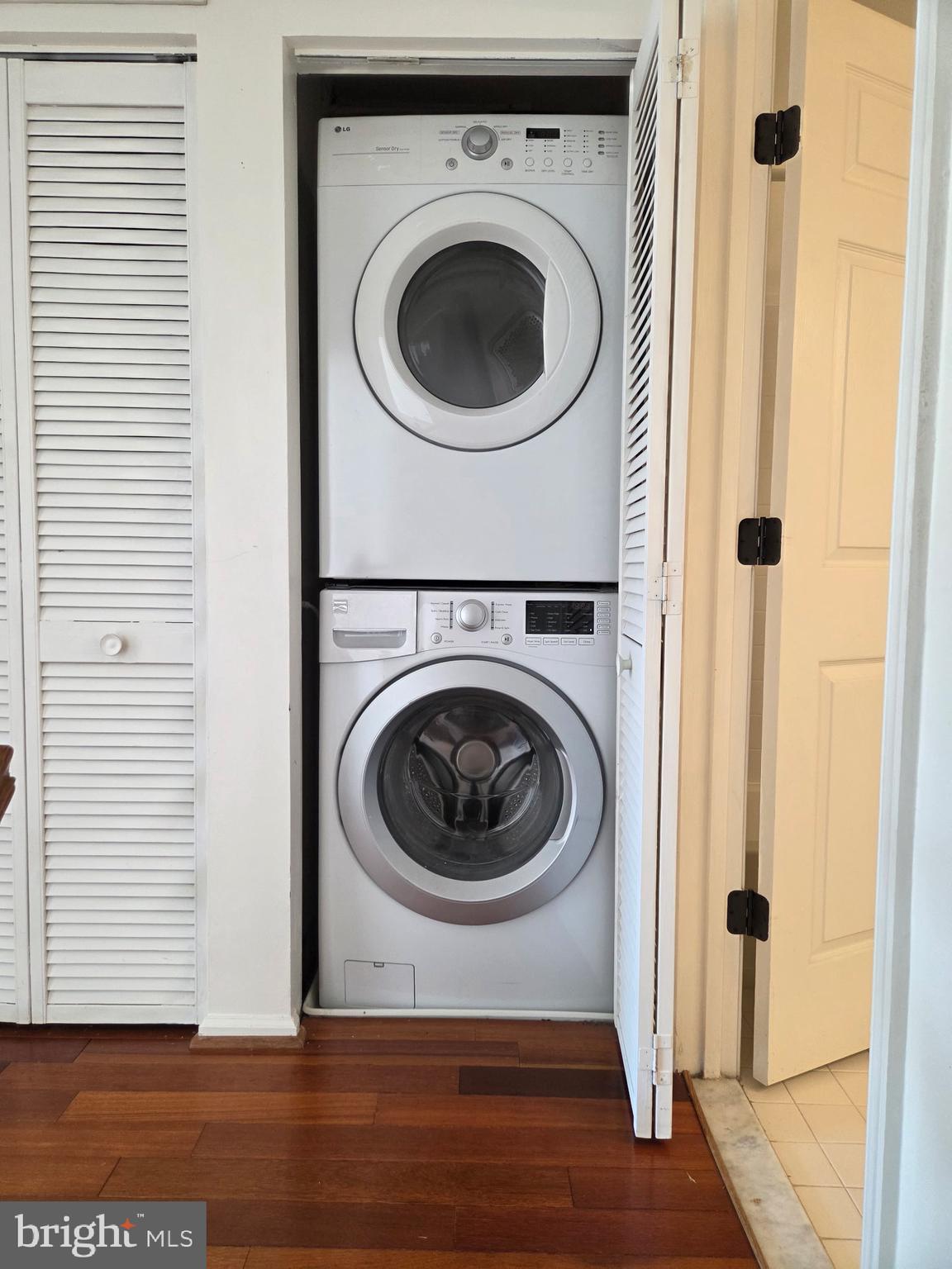 LINCOLN PARK - Residential Lease