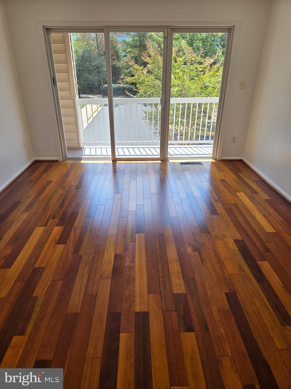 LINCOLN PARK - Residential Lease