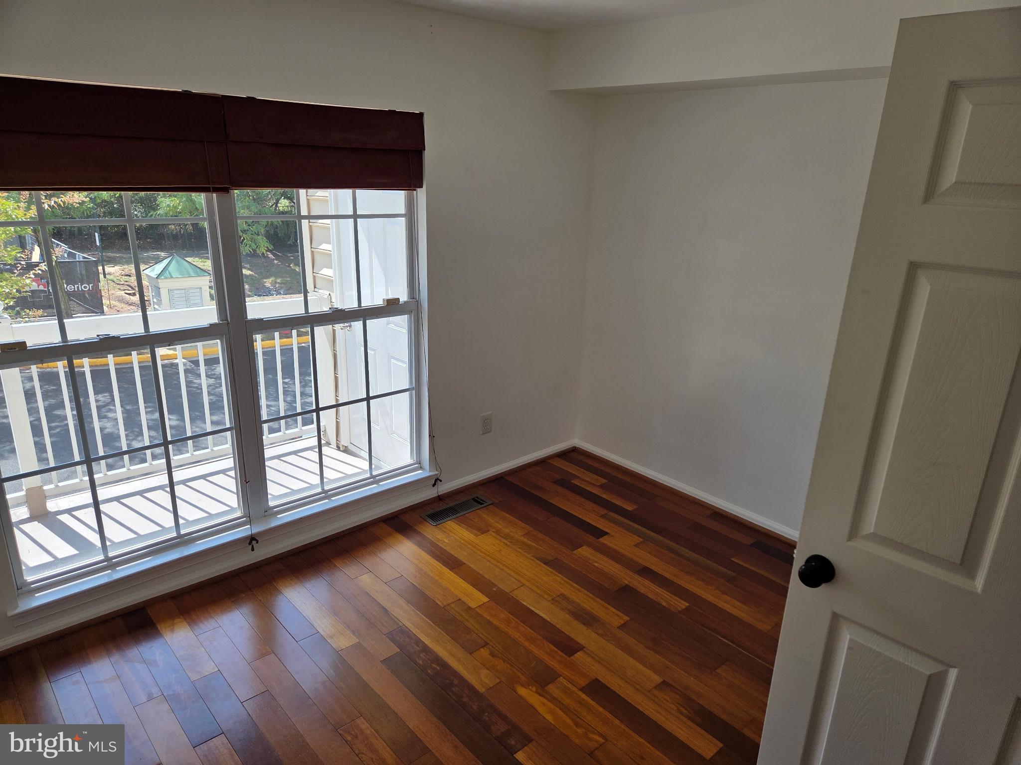 LINCOLN PARK - Residential Lease