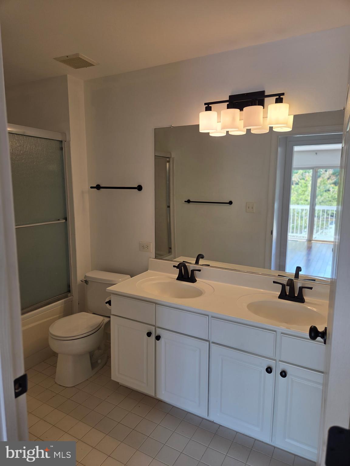 LINCOLN PARK - Residential Lease