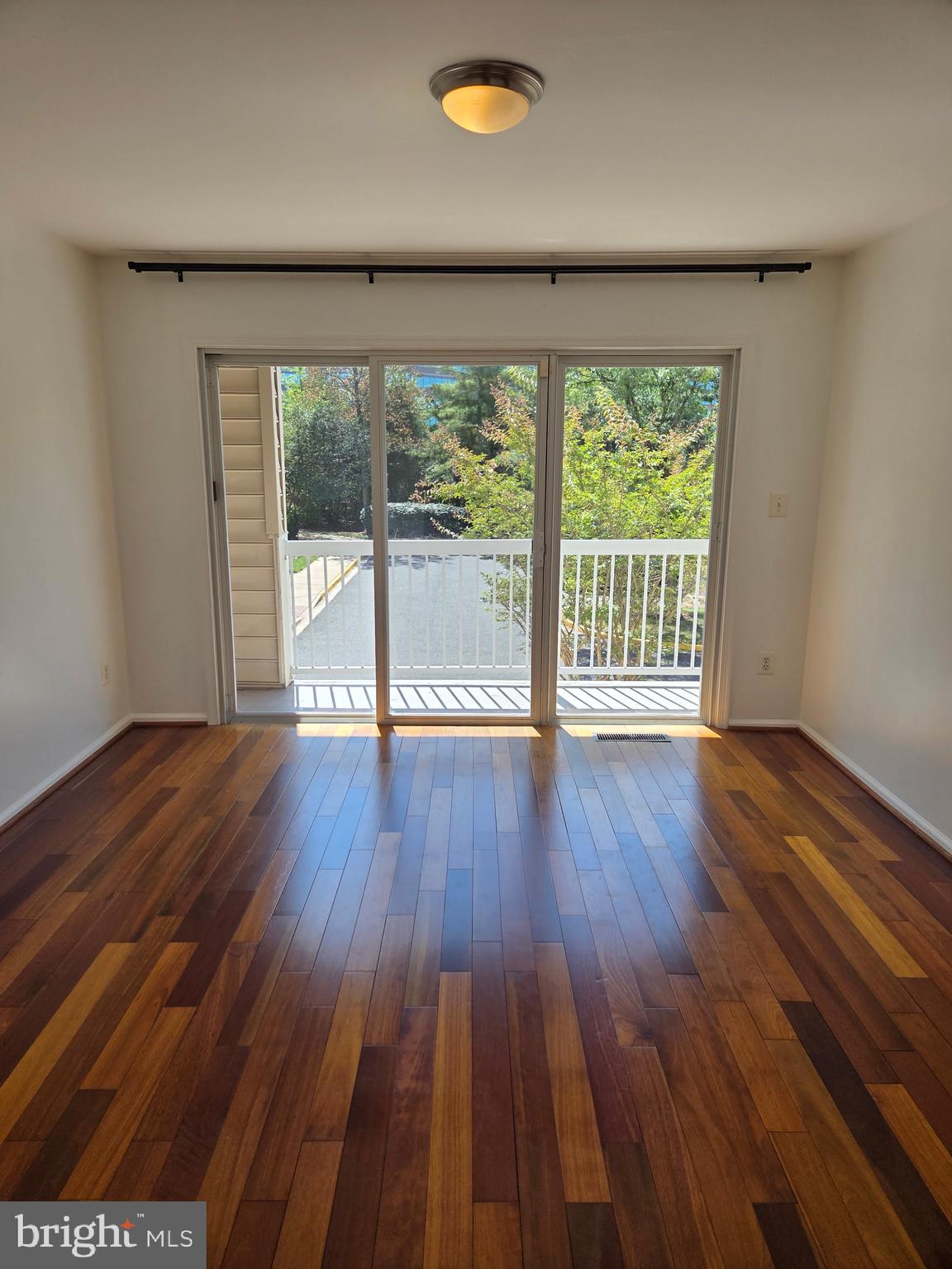 LINCOLN PARK - Residential Lease