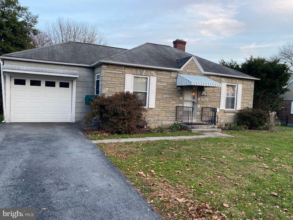 Photo of 2261 MANOR RIDGE DR, LANCASTER, PA 17603 (MLS # PALA2028782)