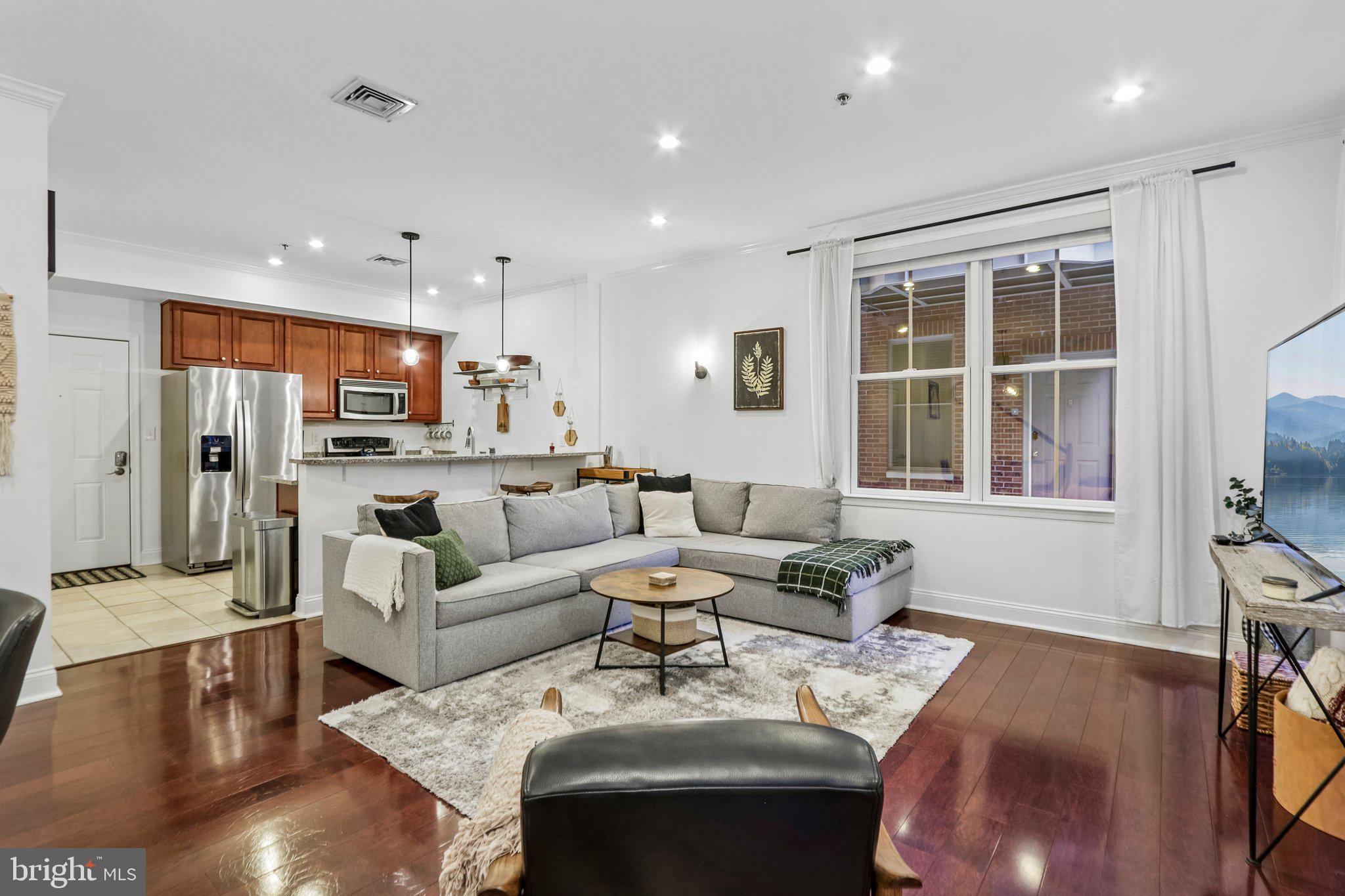 133 N BREAD STREET C1