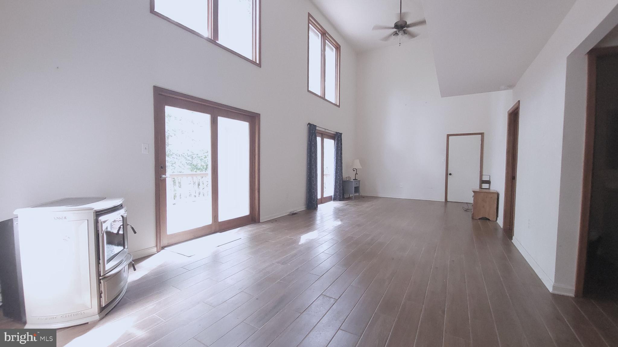 WILLOWS COLONY - Residential Lease