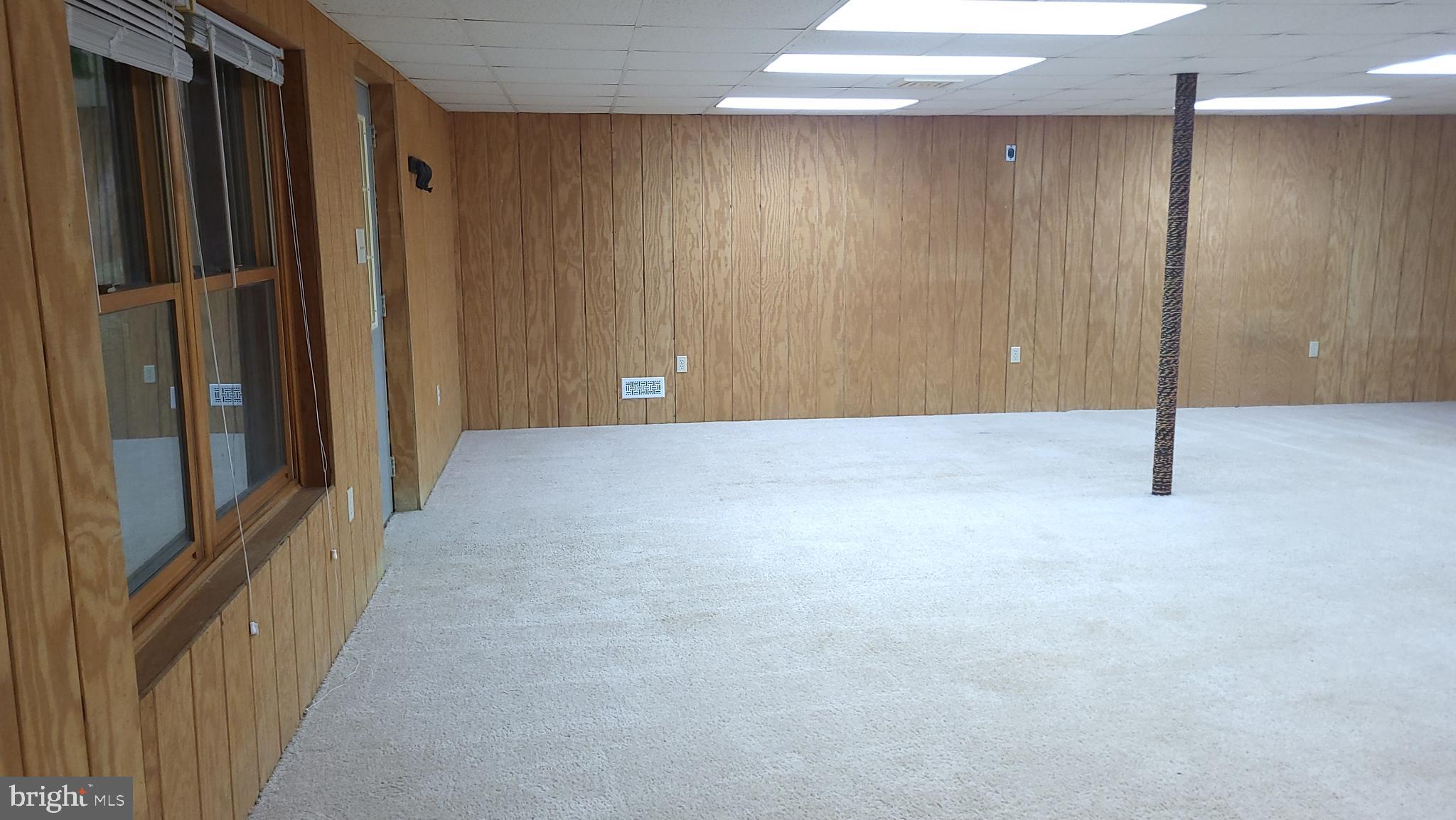 WILLOWS COLONY - Residential Lease