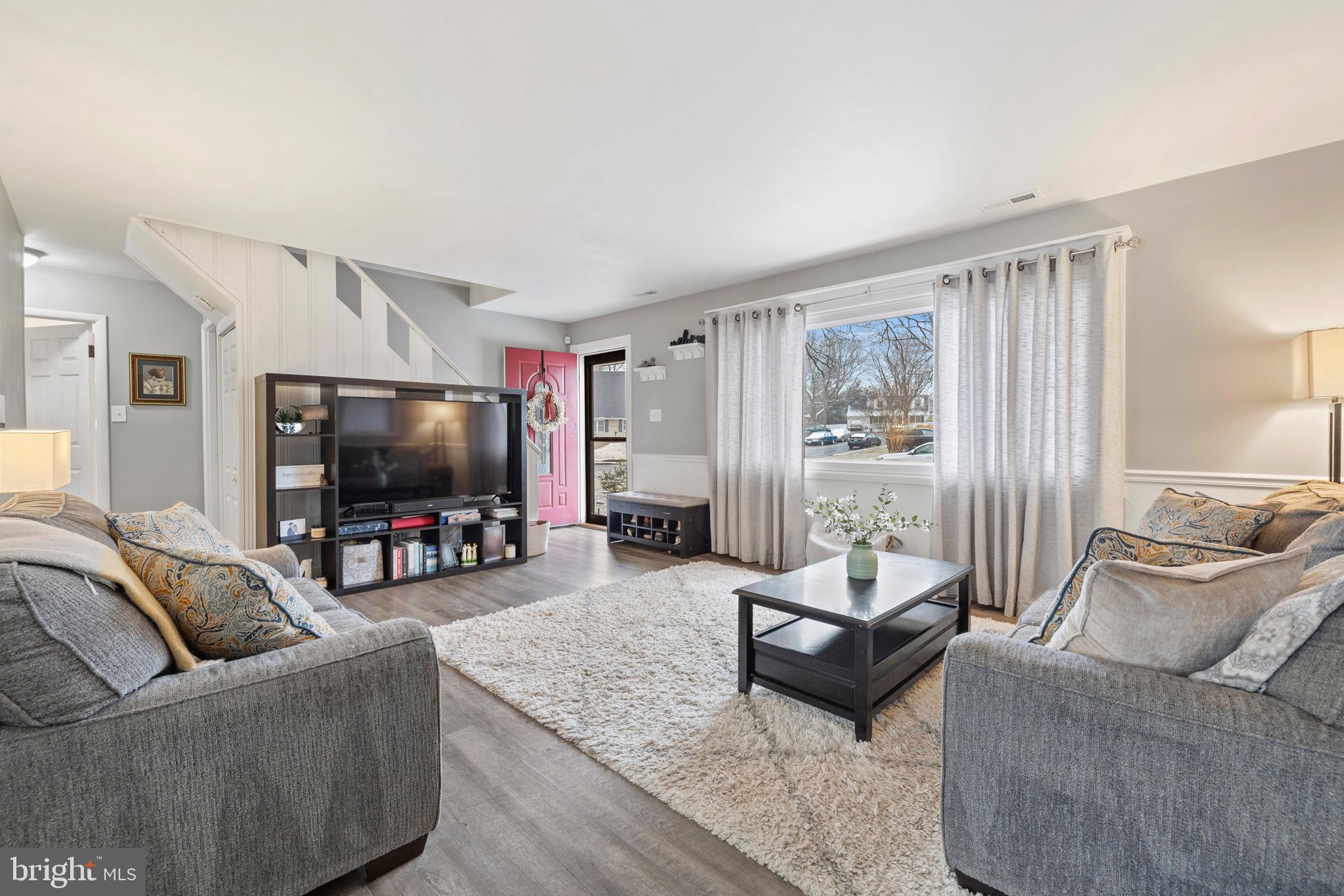 COUNTRY CLUB ESTATES - Residential