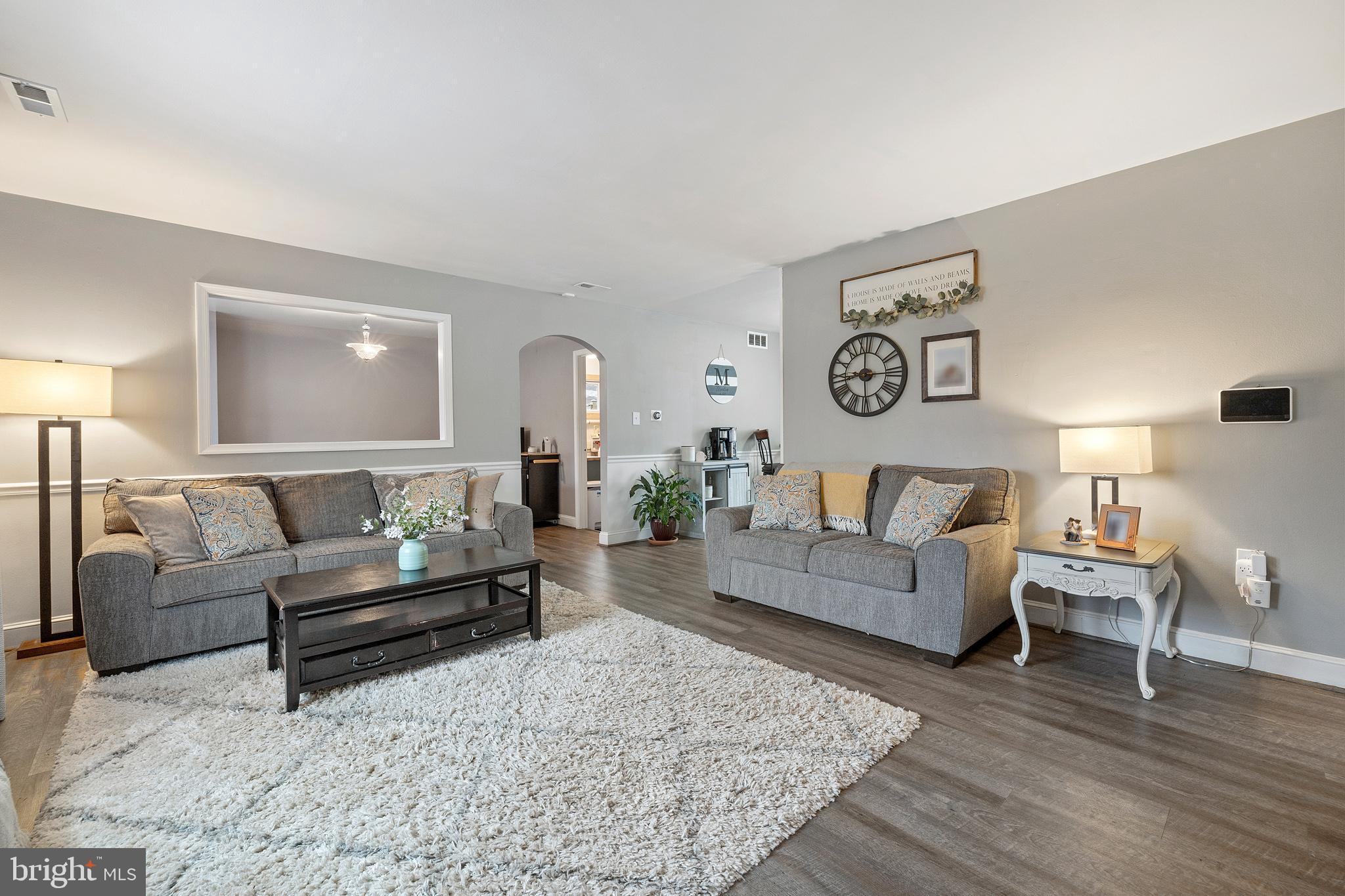 COUNTRY CLUB ESTATES - Residential