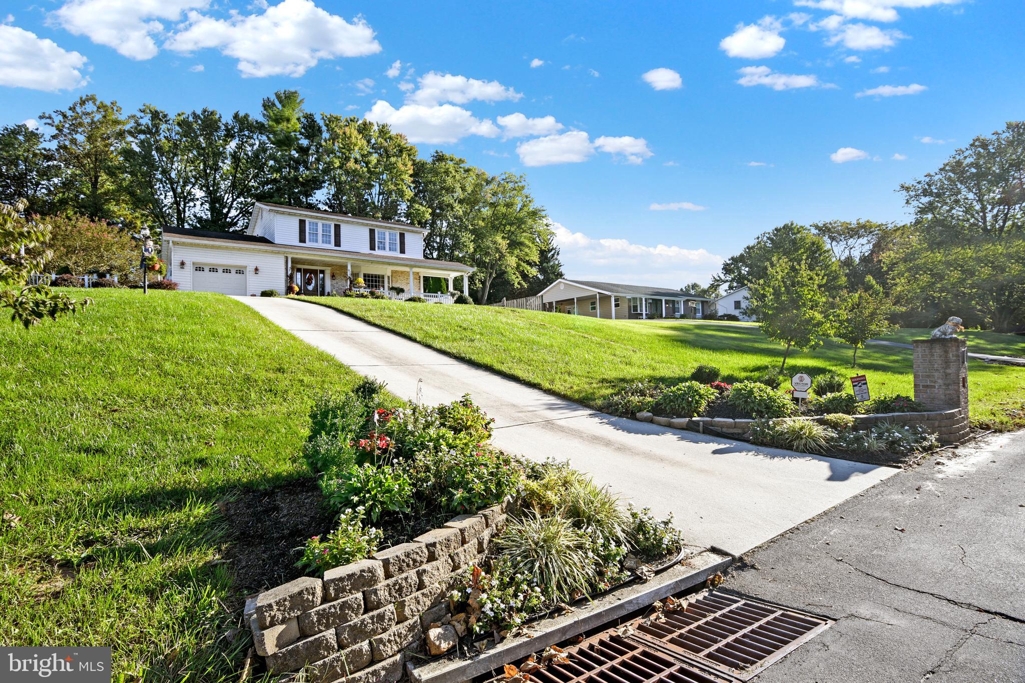 2123 ROUND HILL ROAD