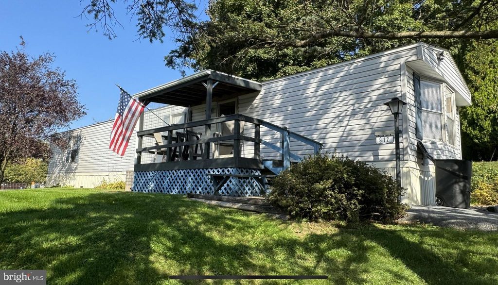 Photo of 912 IVY LN, EPHRATA, PA 17522 (MLS # PALA2041794)