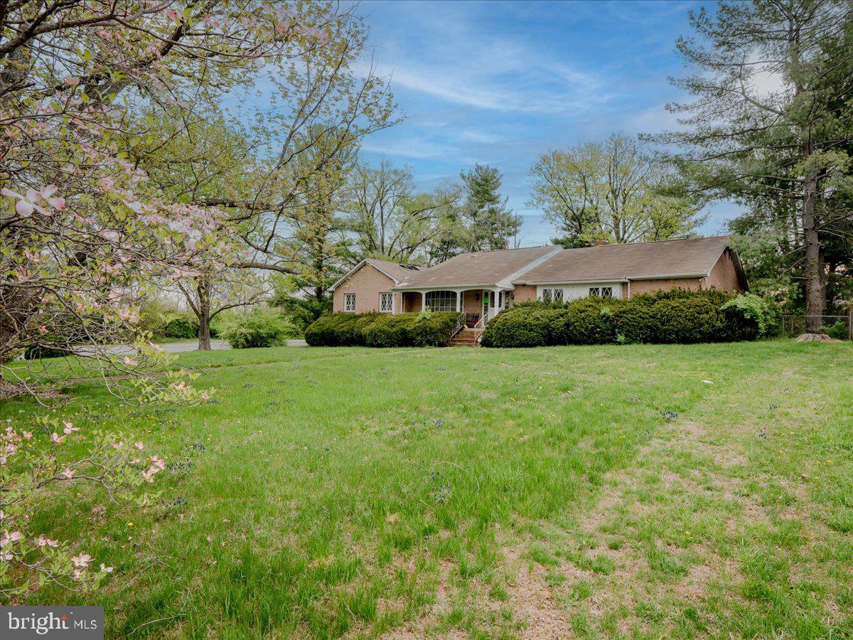 ROLLING HILLS - Residential