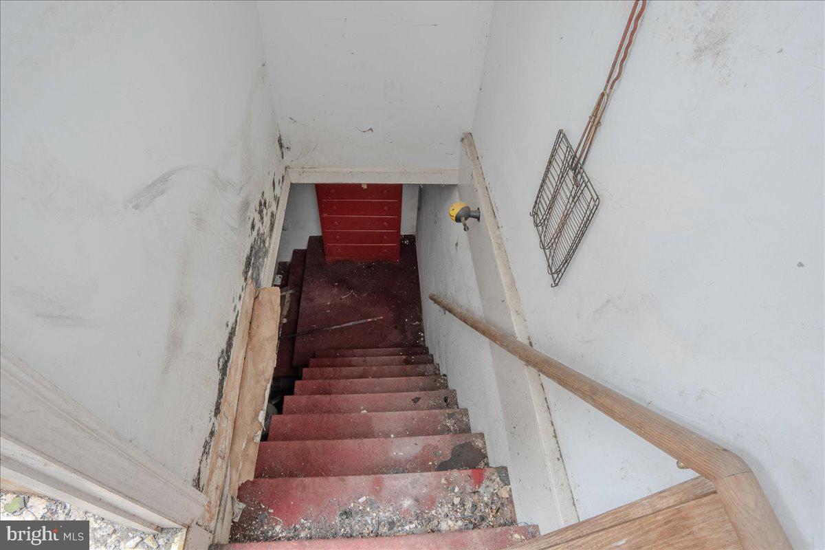 ROLLING HILLS - Residential