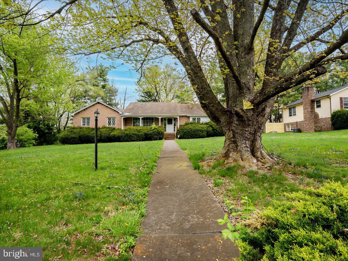 ROLLING HILLS - Residential