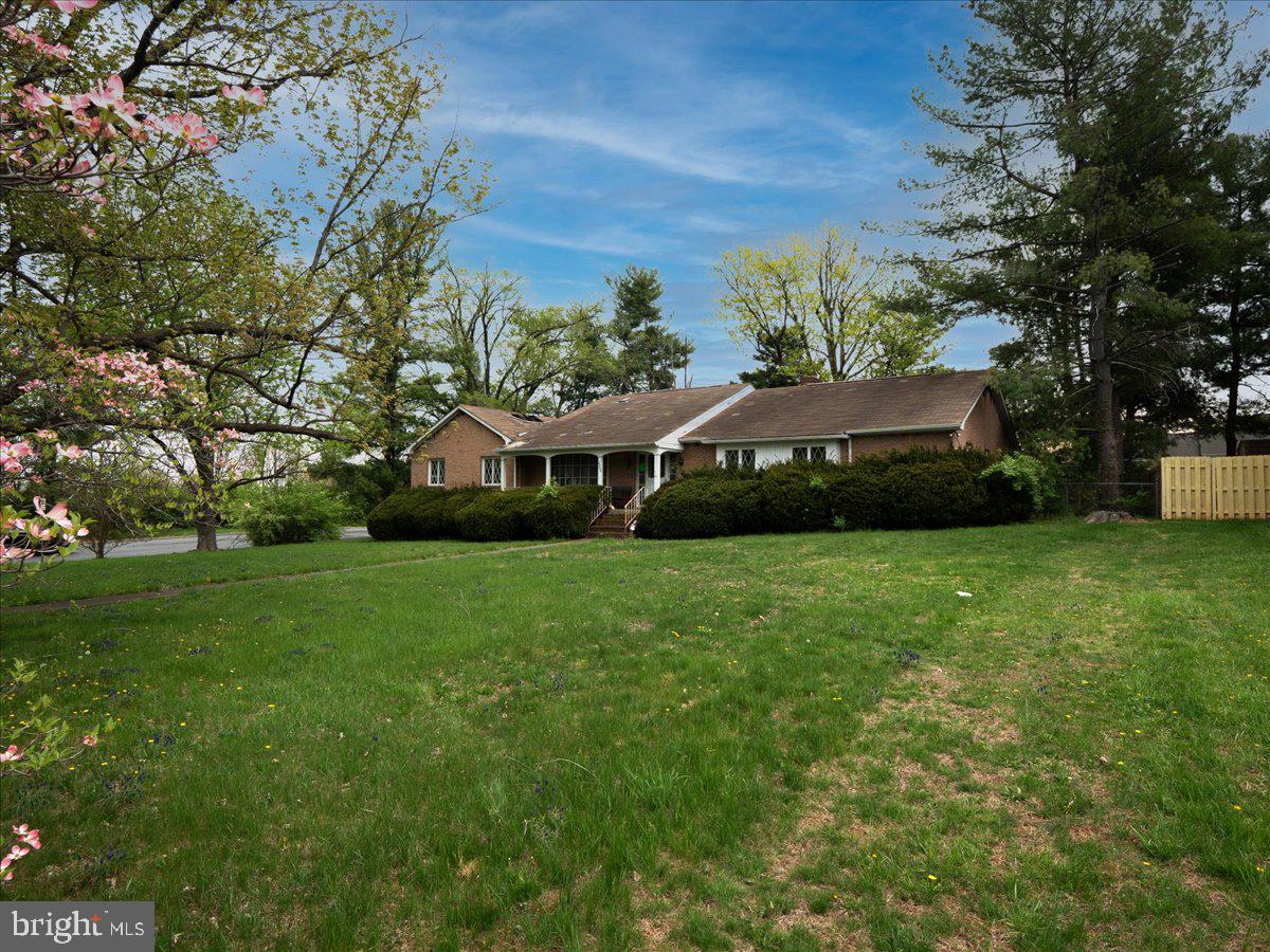 ROLLING HILLS - Residential