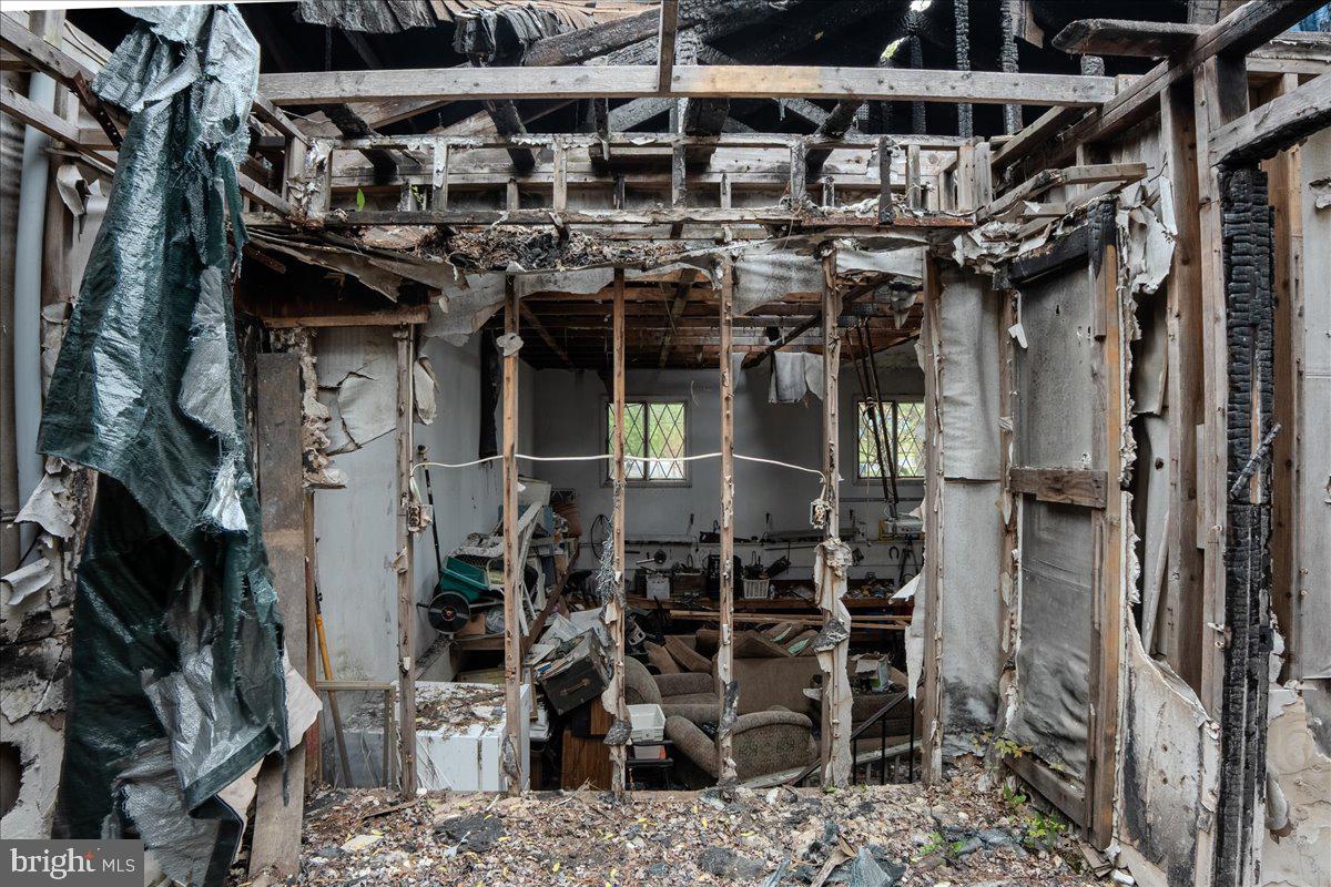 ROLLING HILLS - Residential