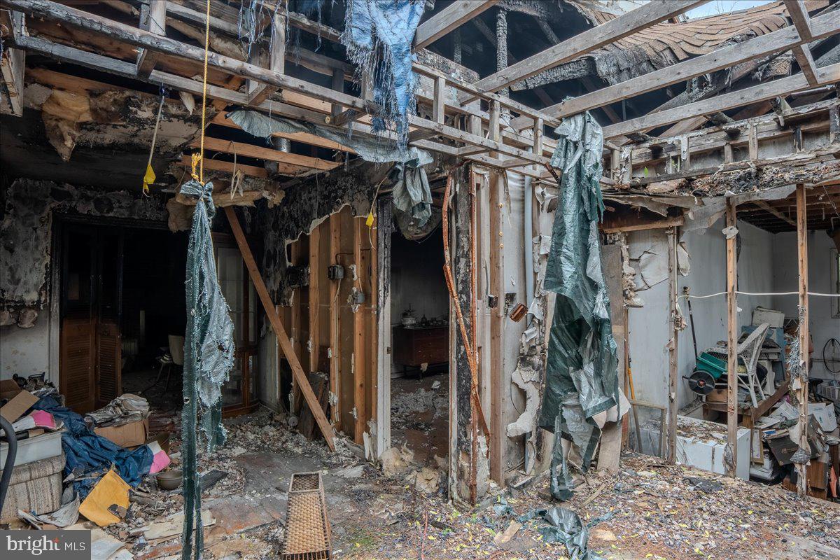 ROLLING HILLS - Residential