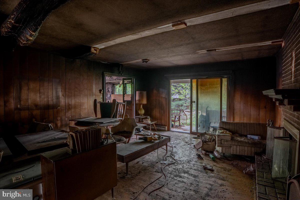 ROLLING HILLS - Residential