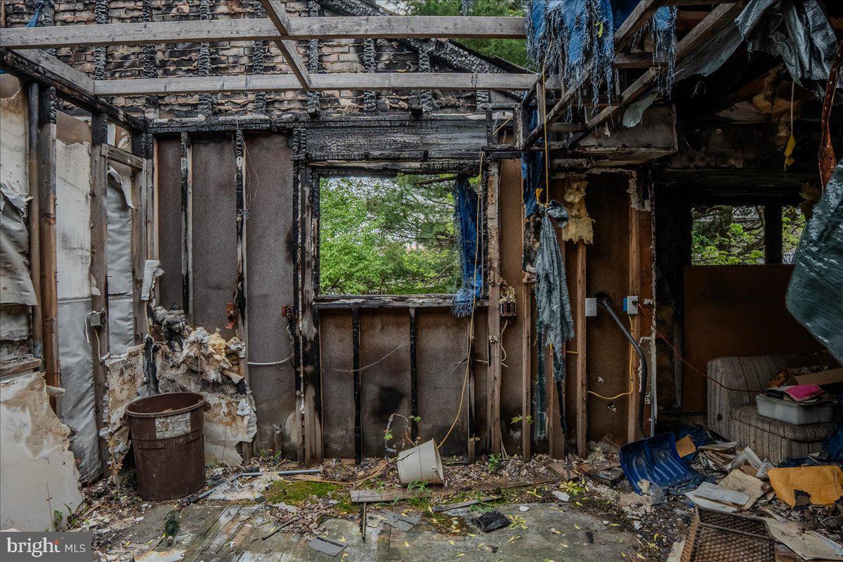 ROLLING HILLS - Residential