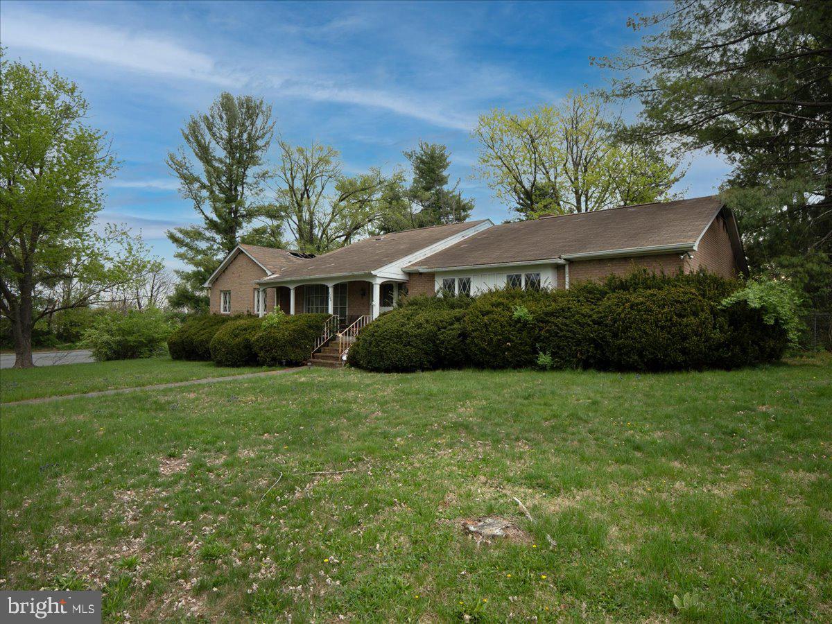 ROLLING HILLS - Residential
