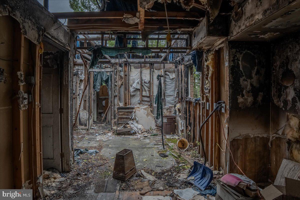 ROLLING HILLS - Residential