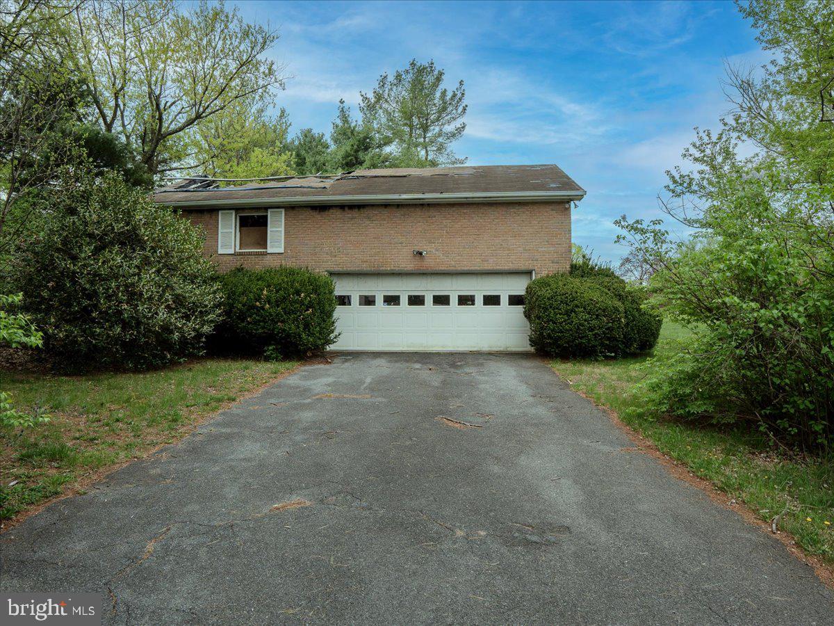 ROLLING HILLS - Residential