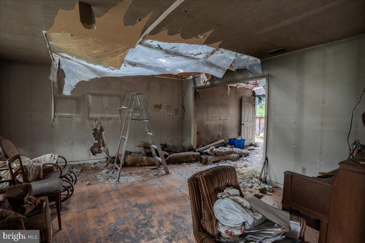 ROLLING HILLS - Residential