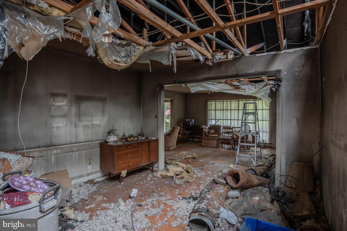 ROLLING HILLS - Residential