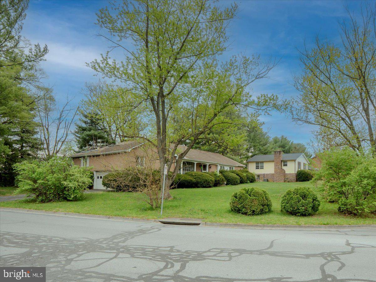 ROLLING HILLS - Residential