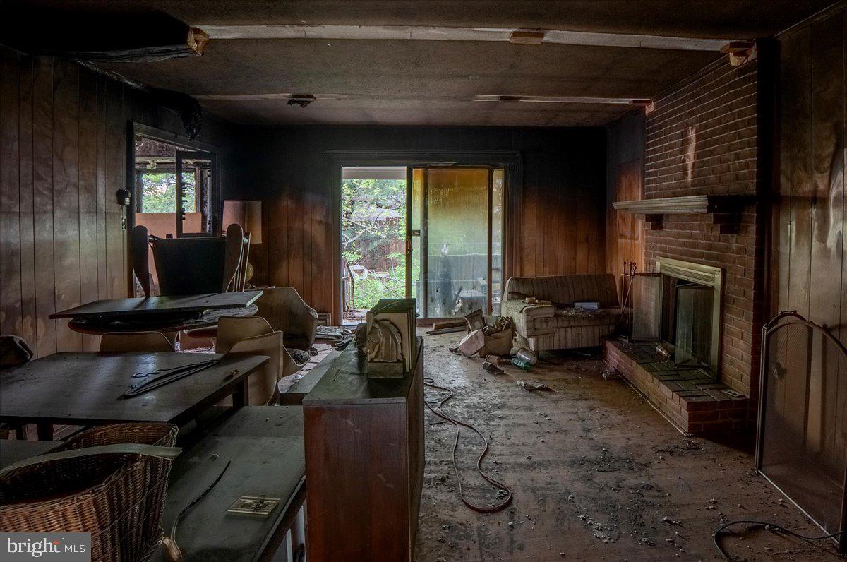 ROLLING HILLS - Residential