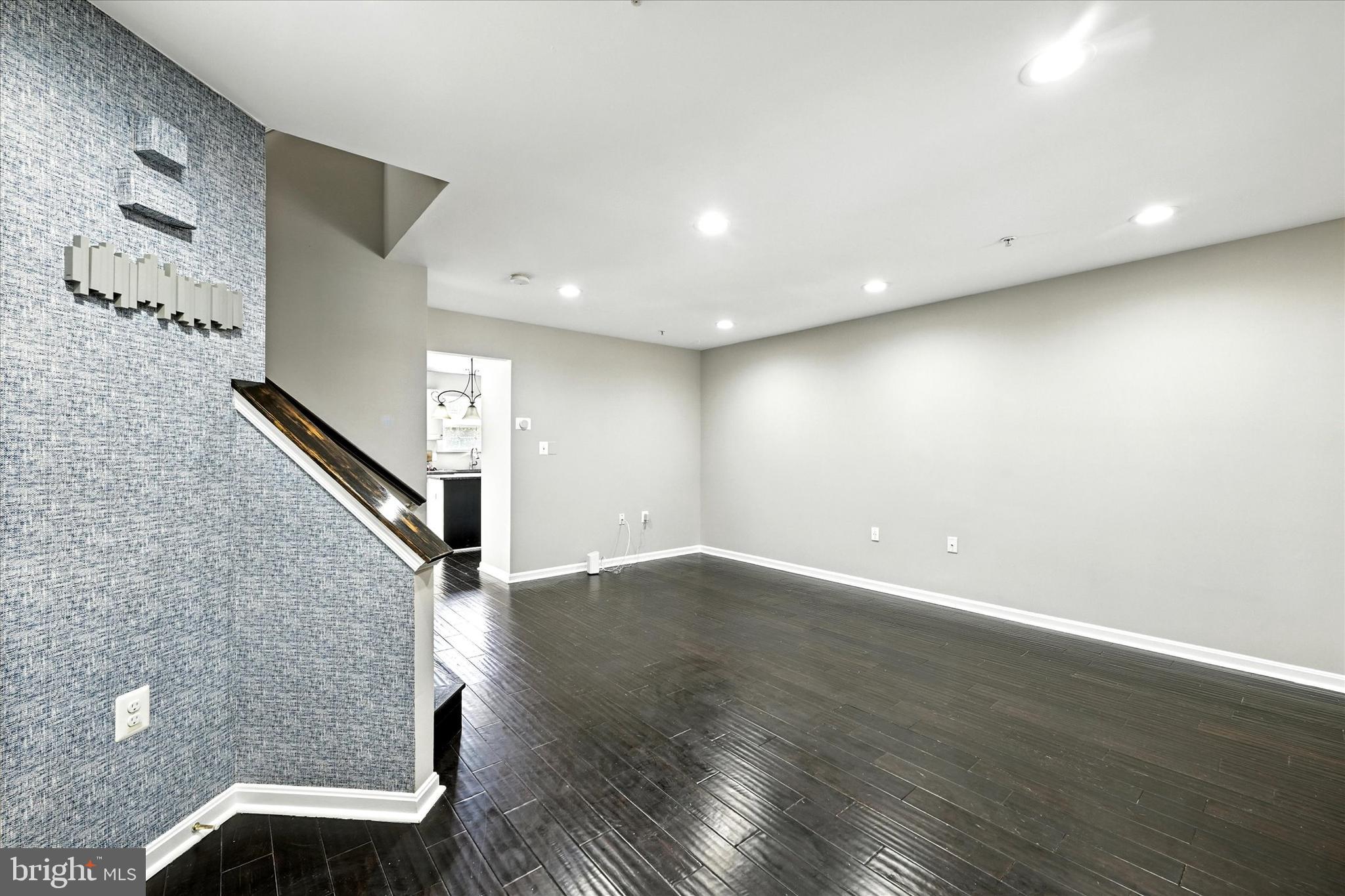 REISTERSTOWN VILLAGE - Residential