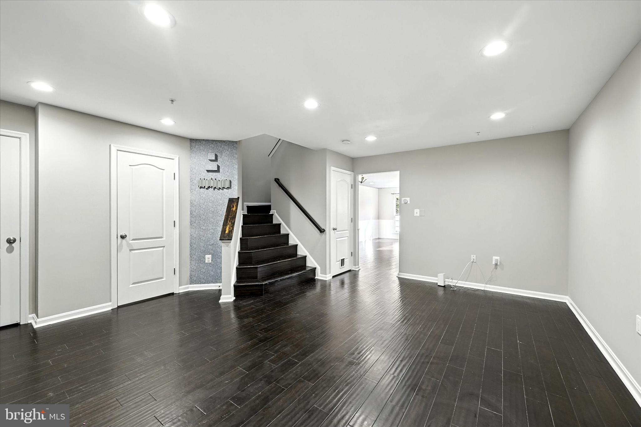 REISTERSTOWN VILLAGE - Residential