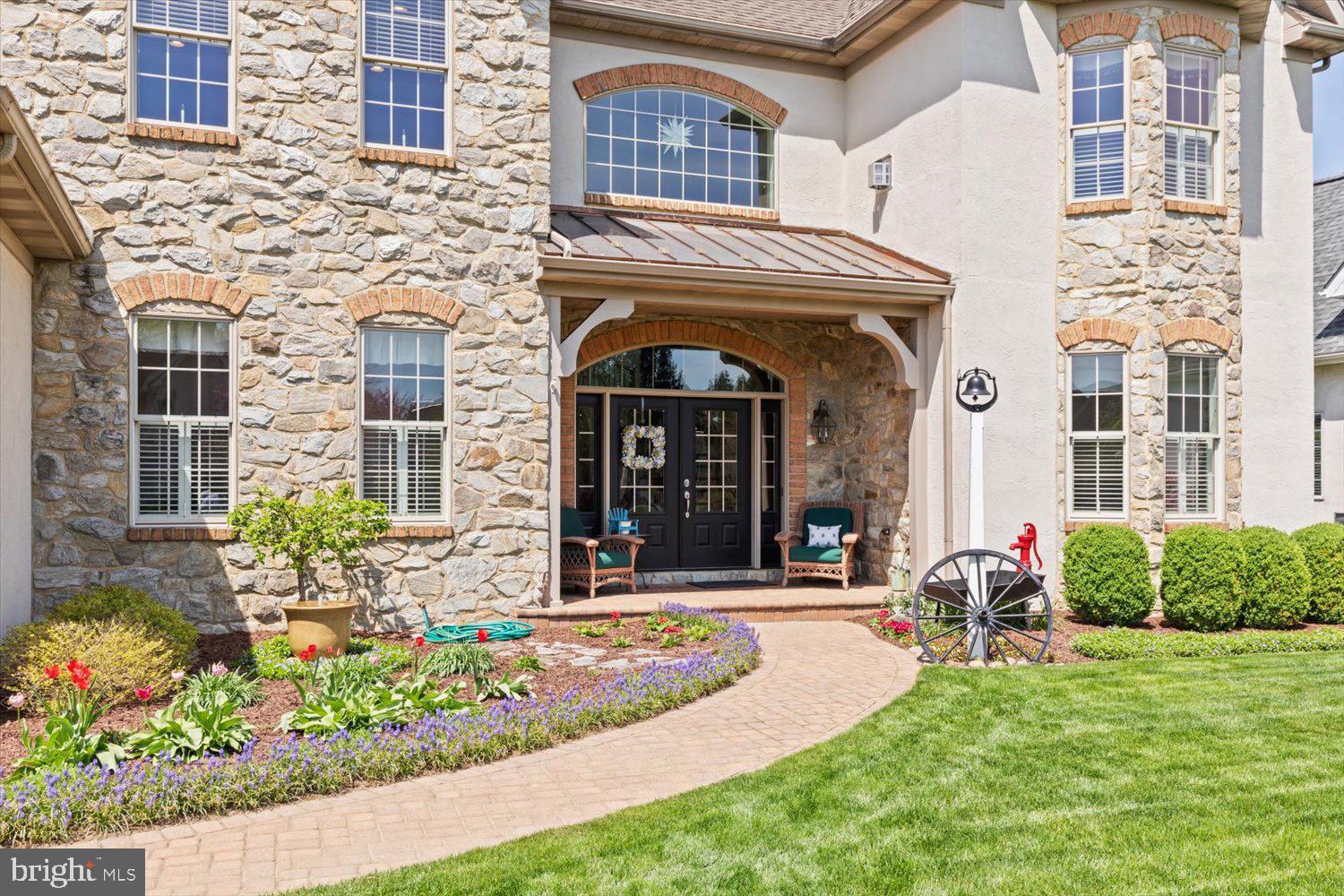 708 GOOSE NECK DRIVE