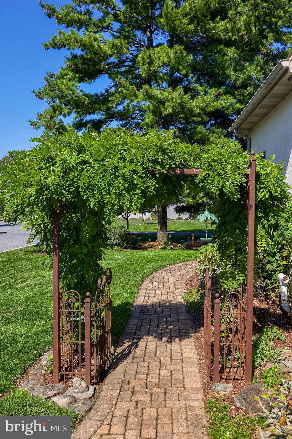 708 GOOSE NECK DRIVE
