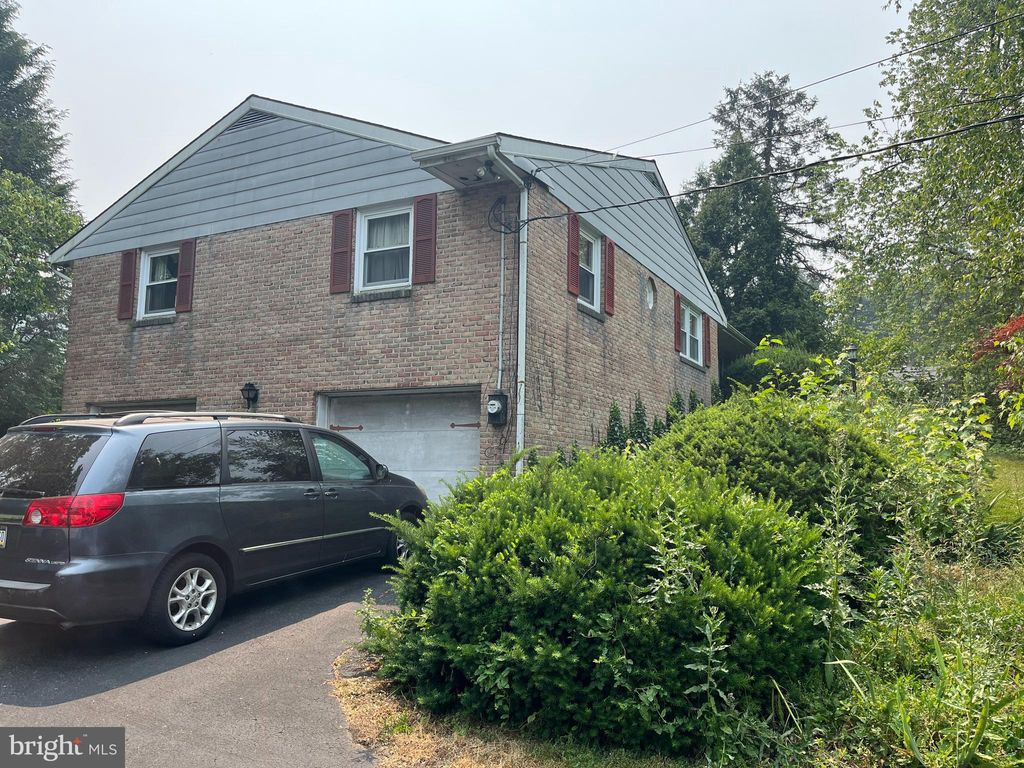 Photo of 293 TENNYSON DR, LANCASTER, PA 17602 (MLS # PALA2036210)
