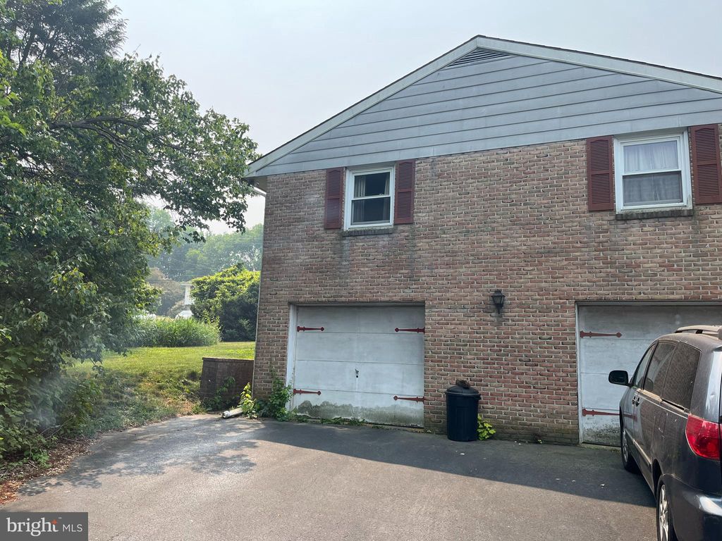 Photo of 293 TENNYSON DR, LANCASTER, PA 17602 (MLS # PALA2036210)