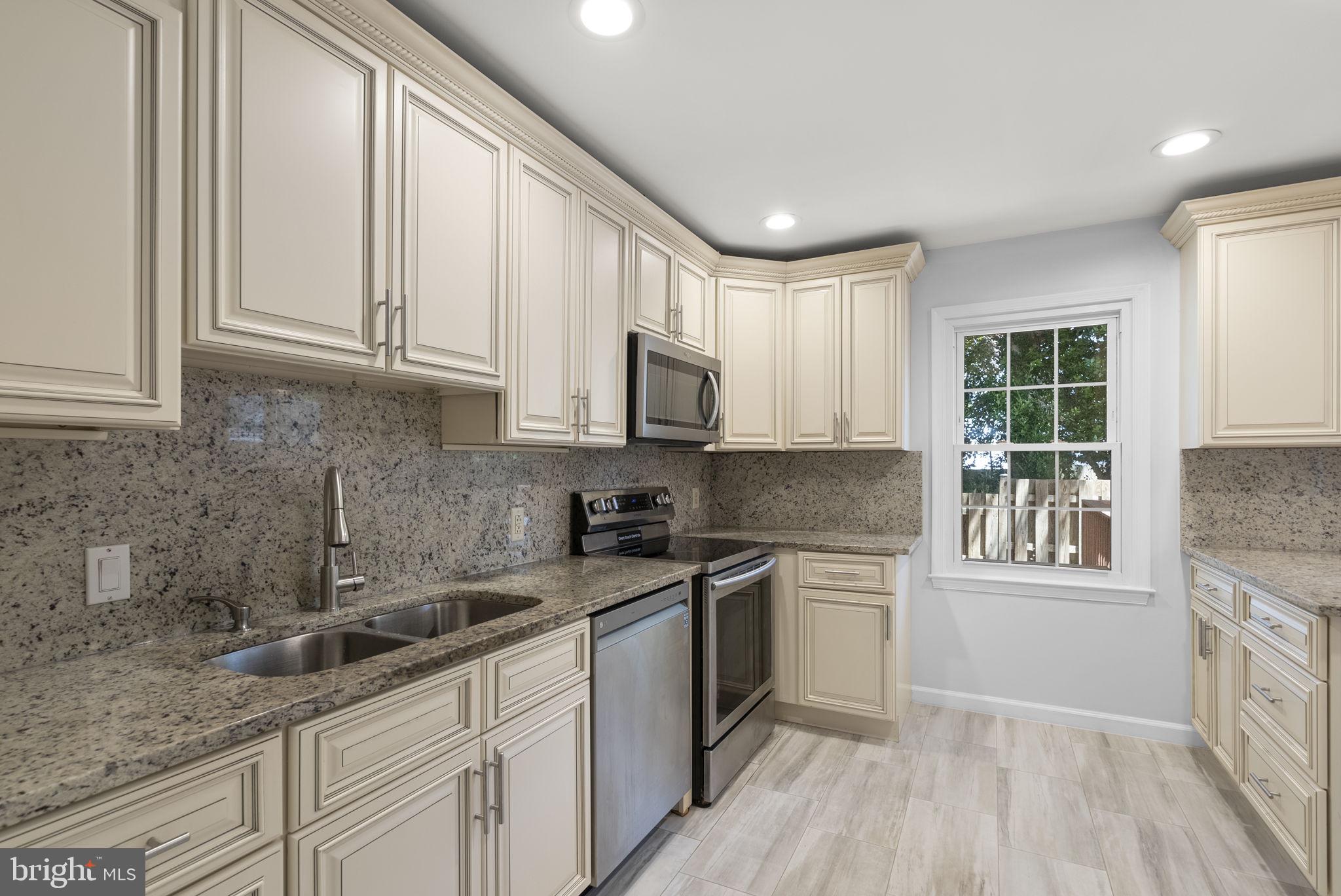 ROCKSHIRE TOWNHOMES - Residential