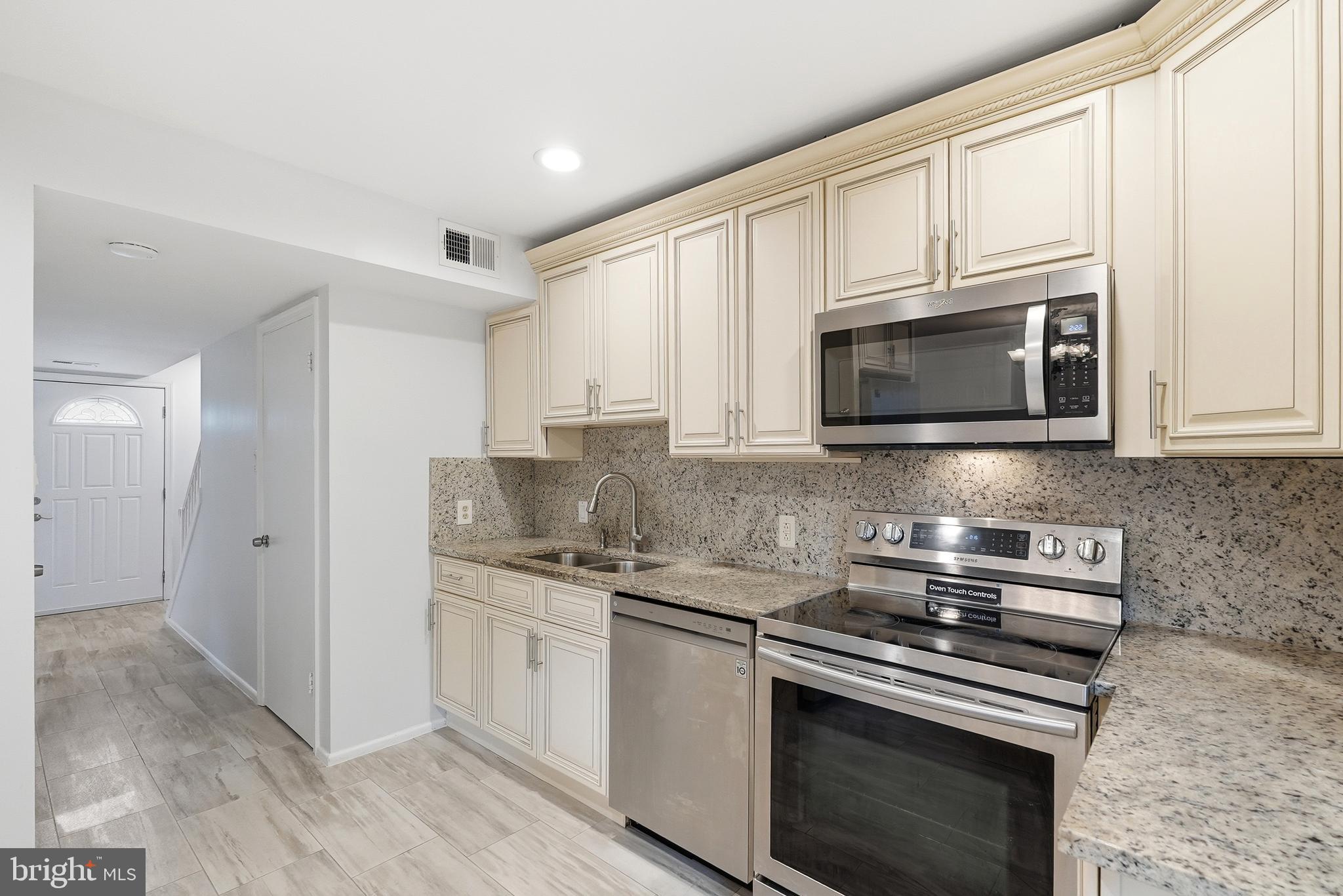 ROCKSHIRE TOWNHOMES - Residential