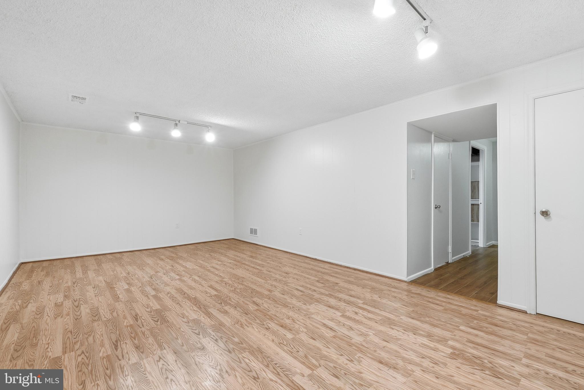 ROCKSHIRE TOWNHOMES - Residential