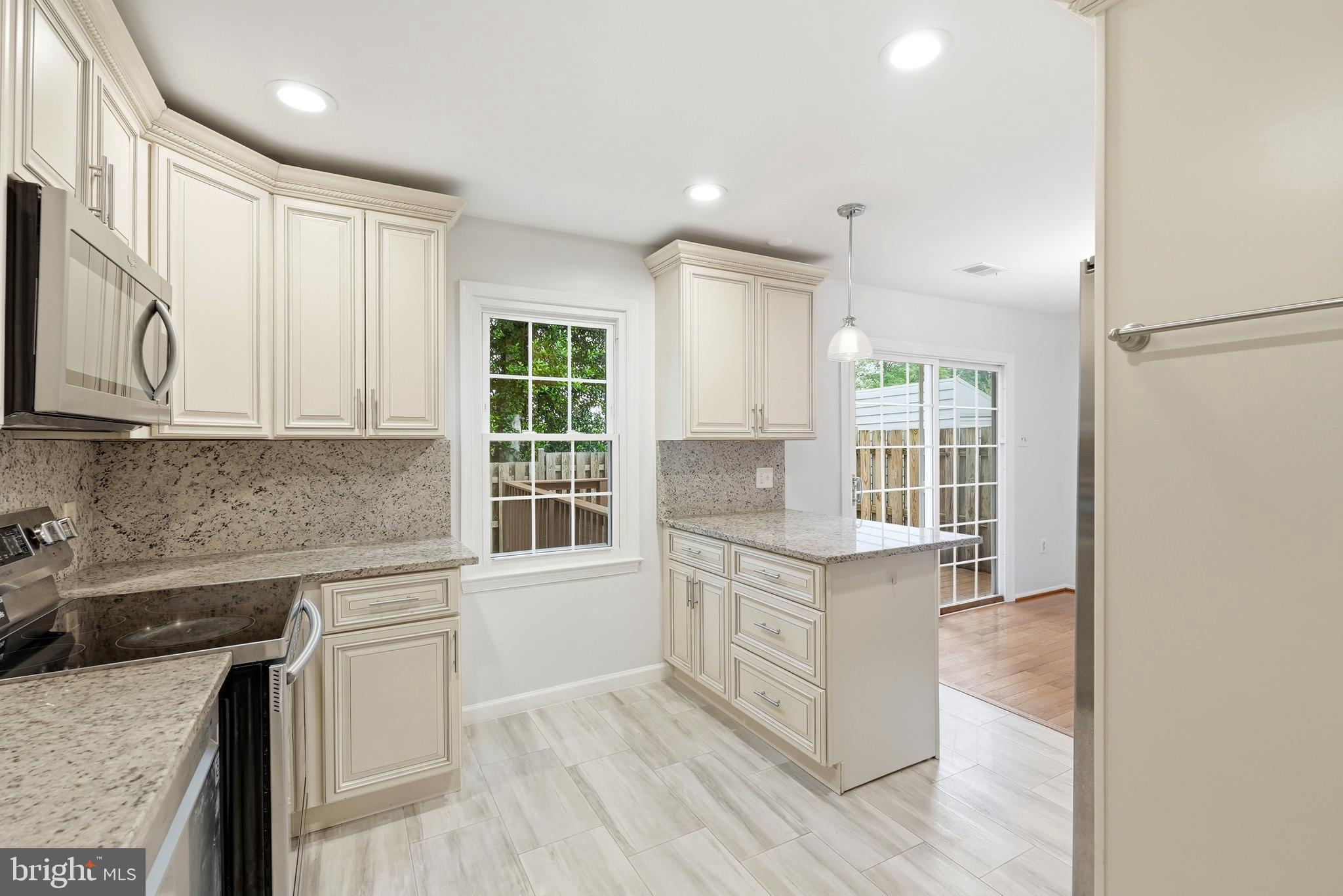 ROCKSHIRE TOWNHOMES - Residential
