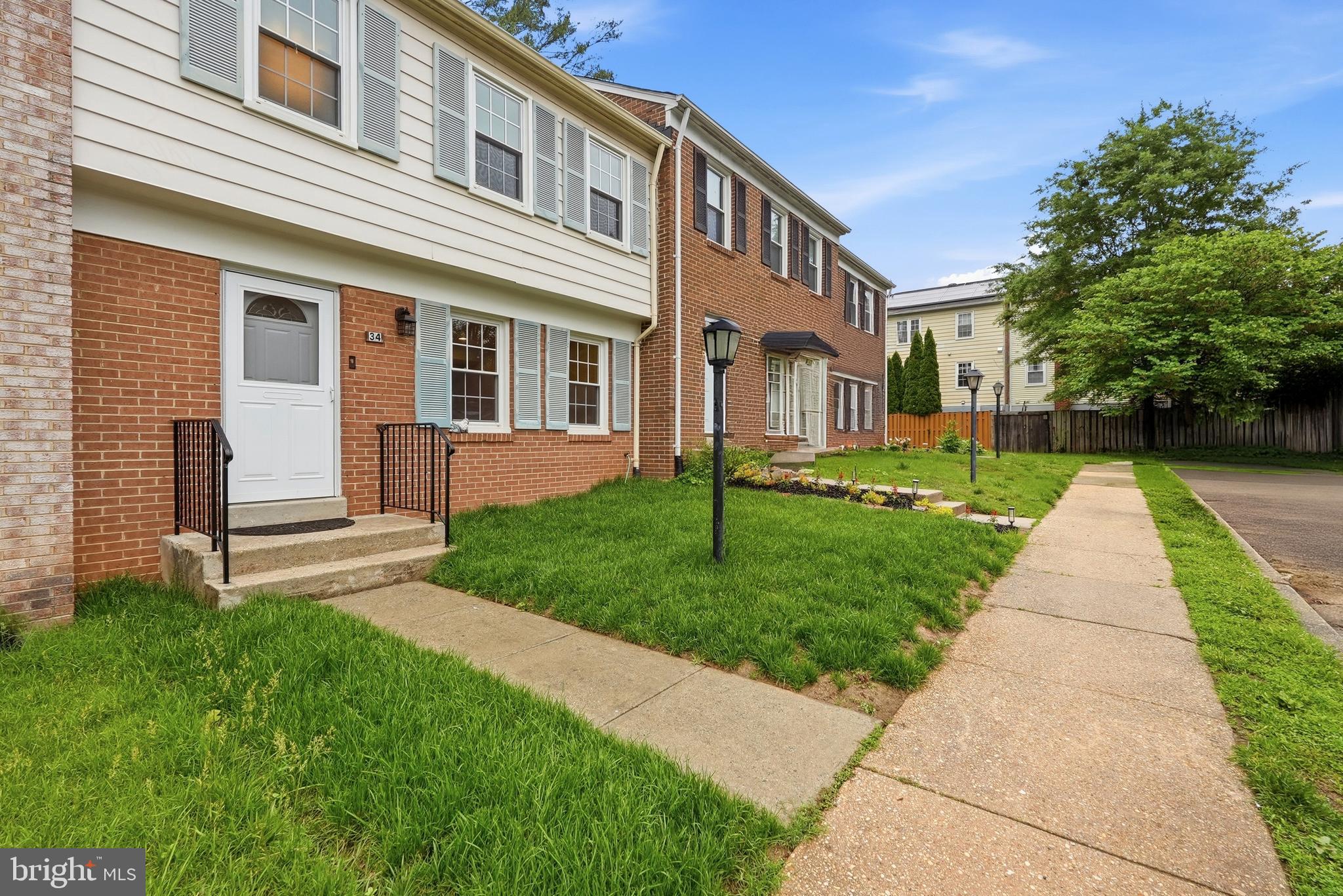ROCKSHIRE TOWNHOMES - Residential